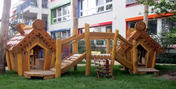 STRUCTURE DE JEUX VILLAGE RUSSE SPIELART